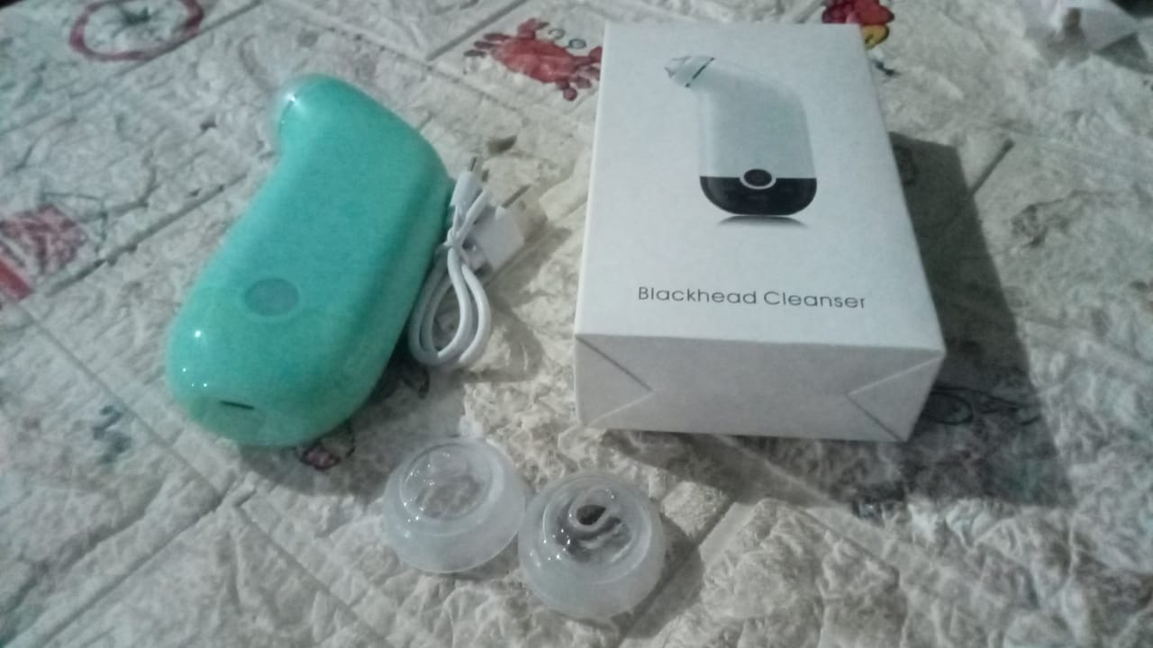 Mini Handheld Vacuum Blackhead Remover – Facial Massage & Spot Lifting (1 Pc) Mini Handheld Vacuum Blackhead Remover – Facial Massage & Spot Lifting (1 Pc)